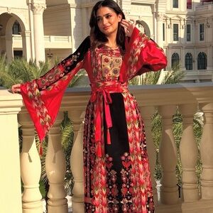 Just Arrived Elegant Women’s Thobe at Unbelievable Prices!